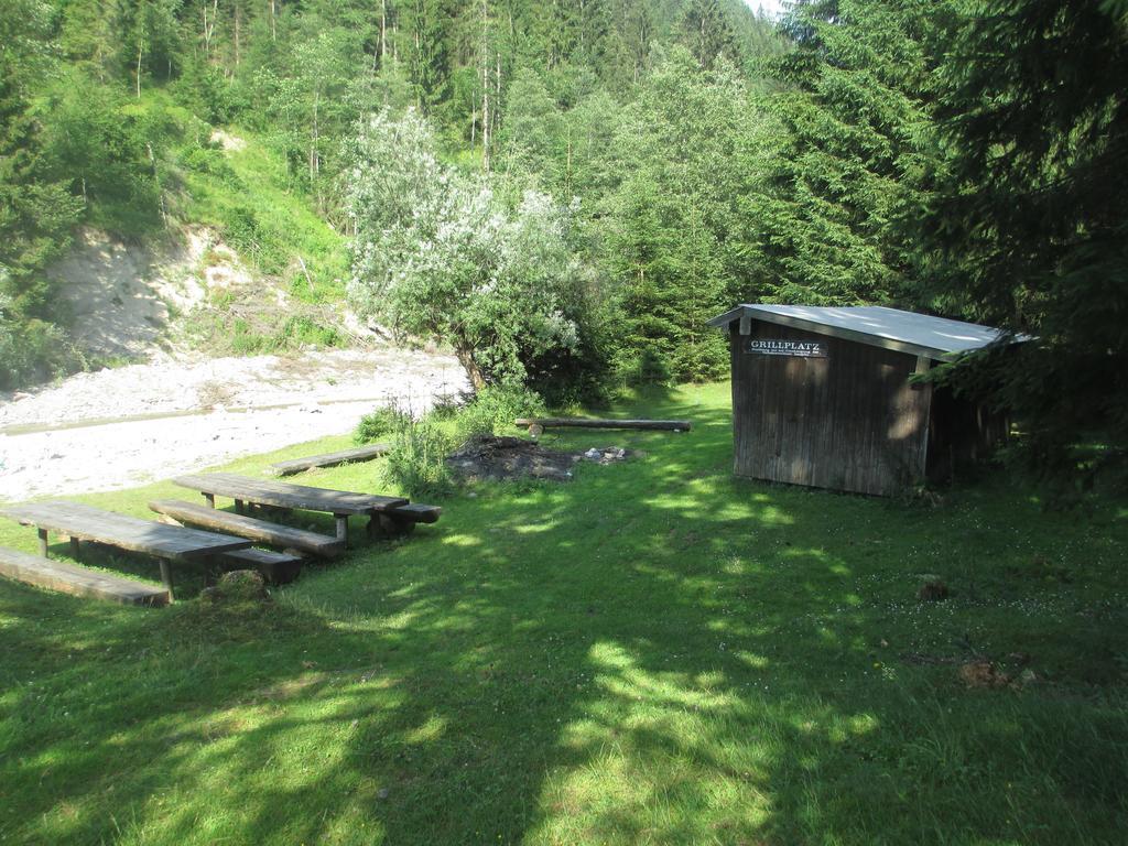 Schwarzenbacher Lungotz Bilik gambar